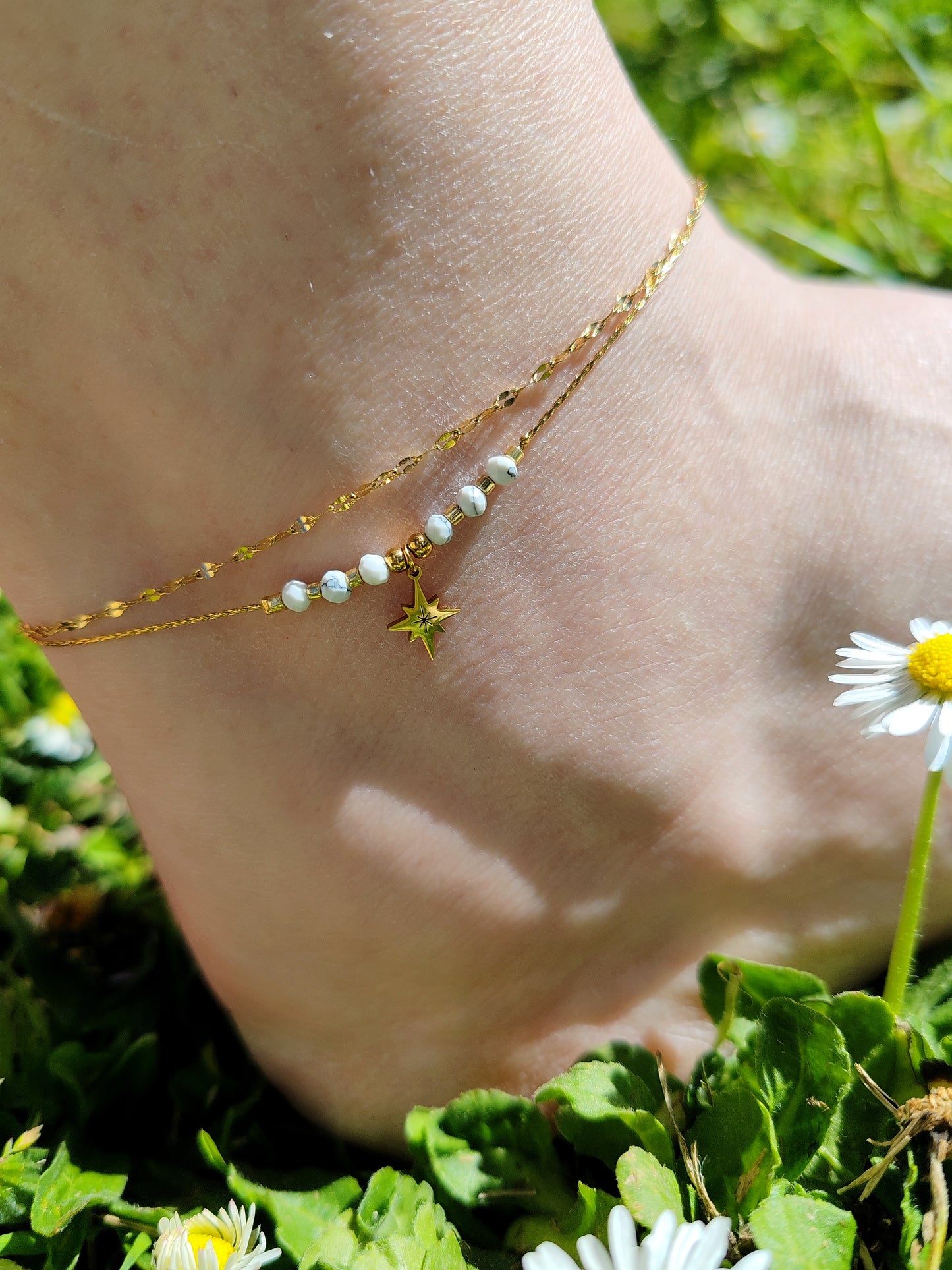 CHAÎNE DE CHEVILLE BOURGEON D'HOWLITE