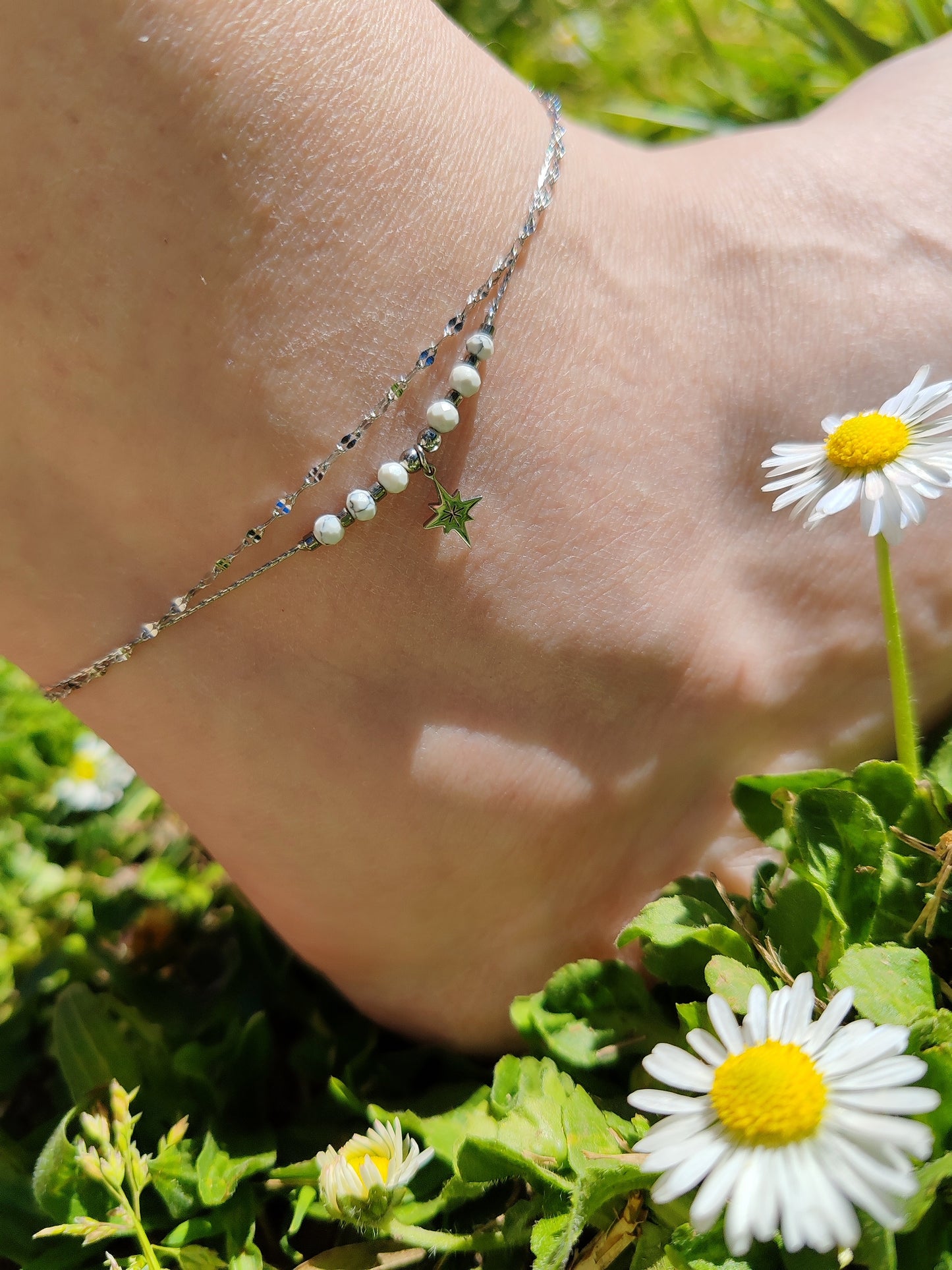 CHAÎNE DE CHEVILLE BOURGEON D'HOWLITE