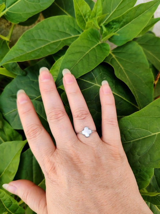 BAGUE TRÈFLE NACRÉE